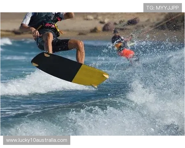 马尔代夫建成世界首条水下攀岩路线 吸引全球探险爱好者体验极限运动