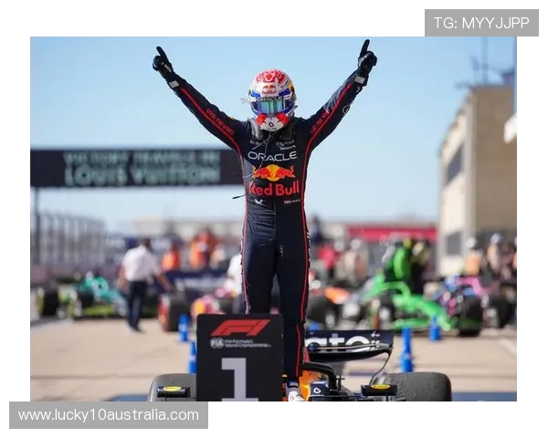 阿布扎比正赛：维斯塔潘切线起步稳居领先，皮亚斯特里白胎超诺里斯