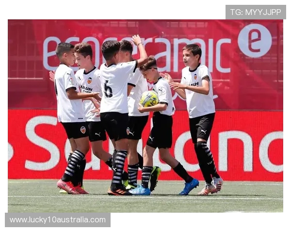 西甲青训营登陆亚洲,万名小将参与选拔计划